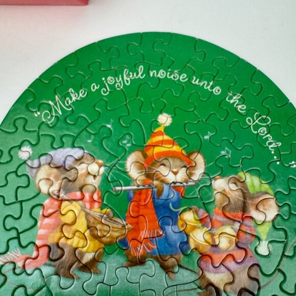 Vtg Christmas Holiday Mice Green Springbok Hallmark 7in Round Cardboard Puzzle - Picture 9 of 14